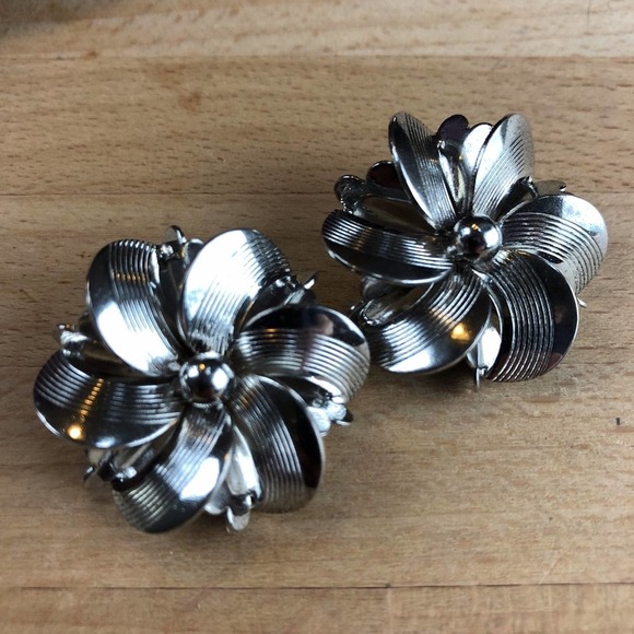 Vintage Sleek, Silver-tone, Clip Earrings - Picture 1 of 4